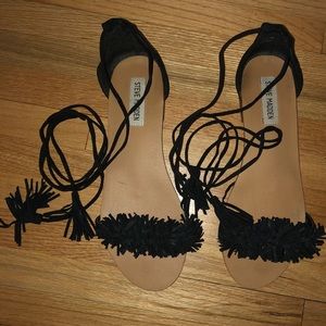 Steve Madden Sweetyy Open Toe Fringe Flat Sandals